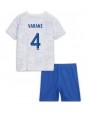 Otroški Nogometna dresi replika Francija Raphael Varane #4 Gostujoči SP 2022 Kratek rokav (+ hlače)